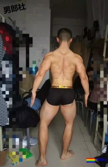 肌肉男宿舍被捆绑?真相竟是这样的! - 51虹马 肌肉男宿舍被捆绑?真相竟是这样的! - 51虹马