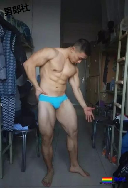 肌肉男宿舍被捆绑?真相竟是这样的! - 51虹马 肌肉男宿舍被捆绑?真相竟是这样的! - 51虹马