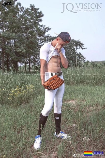 大胸肌，腱子肉小奶狗，这姿势让人充满幻想...... - 51虹马