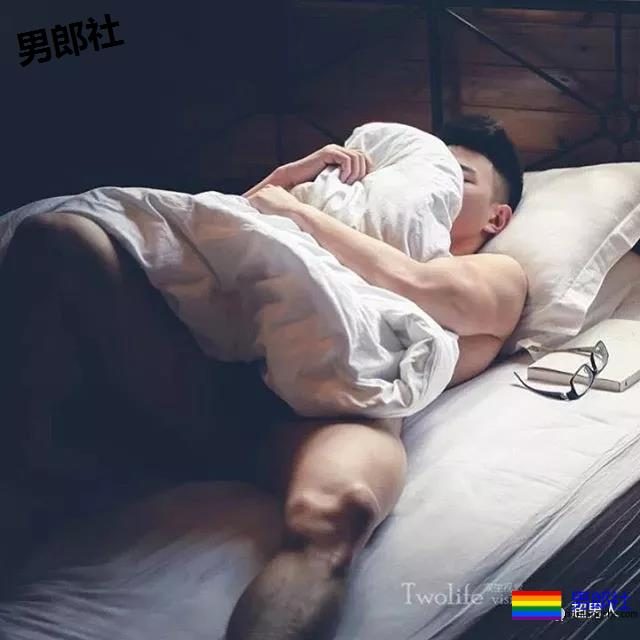 大胸肌，腱子肉小奶狗，这姿势让人充满幻想...... - 51虹马