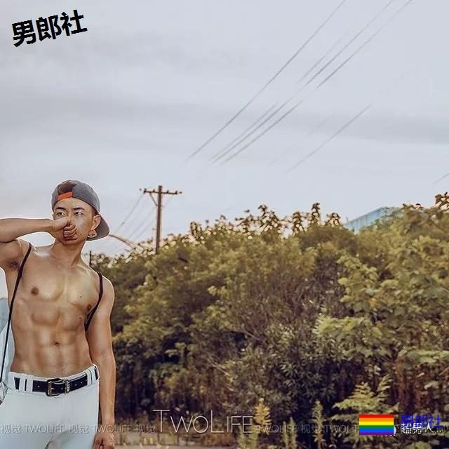 大胸肌，腱子肉小奶狗，这姿势让人充满幻想...... - 51虹马