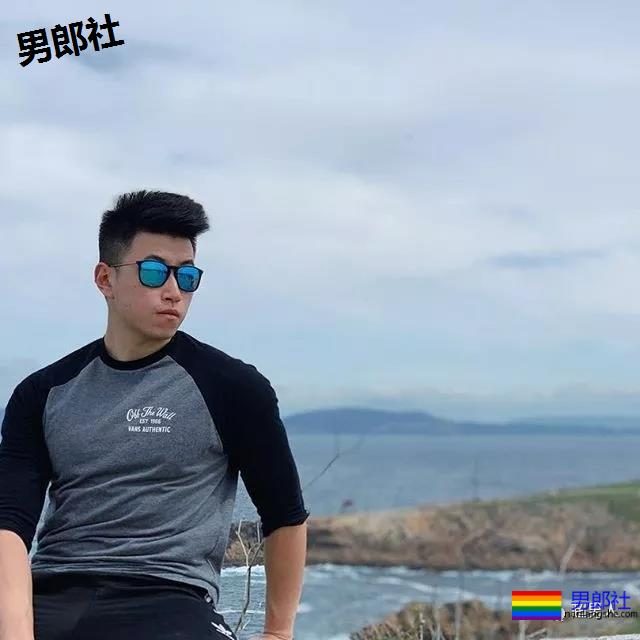 大胸肌，腱子肉小奶狗，这姿势让人充满幻想...... - 51虹马