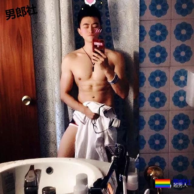 大胸肌，腱子肉小奶狗，这姿势让人充满幻想...... - 51虹马