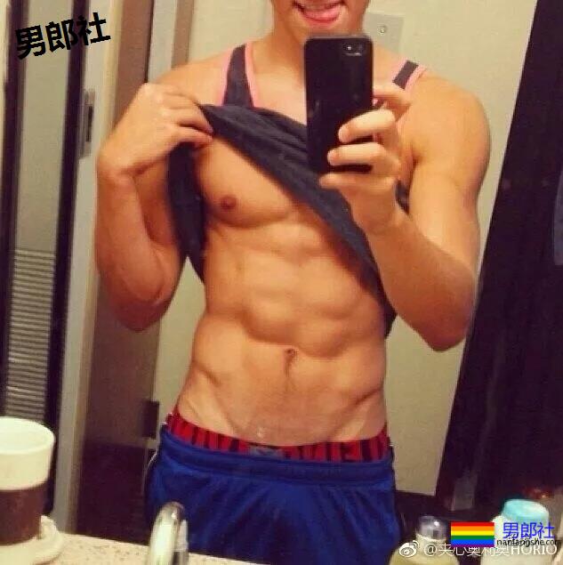 大胸肌，腱子肉小奶狗，这姿势让人充满幻想...... - 51虹马