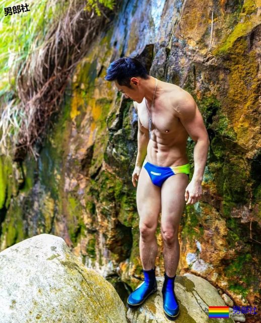 被带进山里拍写真后,他成了摄影师新宠,真人竟长这样 - 51虹马 被带进山里拍写真后,他成了摄影师新宠,真人竟长这样 - 51虹马