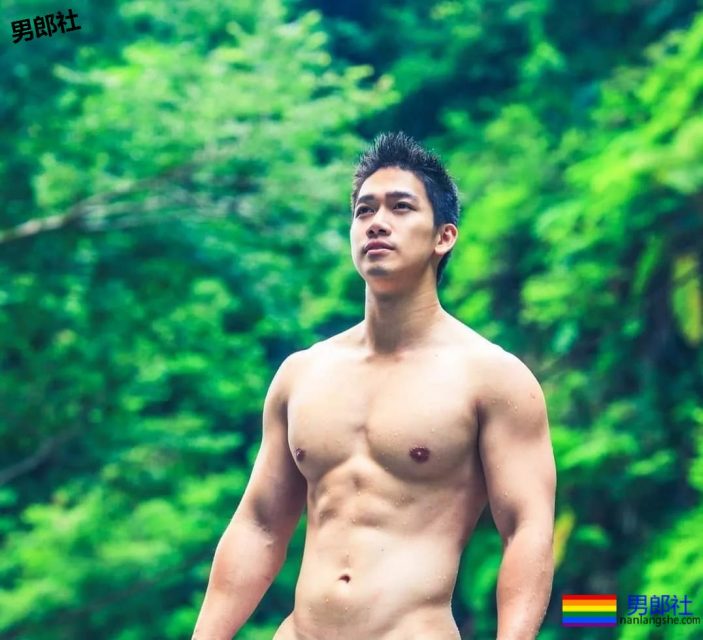 被带进山里拍写真后,他成了摄影师新宠,真人竟长这样 - 51虹马 被带进山里拍写真后,他成了摄影师新宠,真人竟长这样 - 51虹马