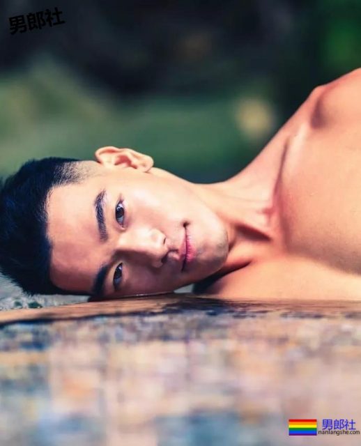 被带进山里拍写真后,他成了摄影师新宠,真人竟长这样 - 51虹马 被带进山里拍写真后,他成了摄影师新宠,真人竟长这样 - 51虹马