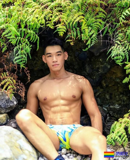 被带进山里拍写真后,他成了摄影师新宠,真人竟长这样 - 51虹马 被带进山里拍写真后,他成了摄影师新宠,真人竟长这样 - 51虹马