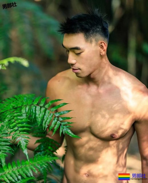 被带进山里拍写真后,他成了摄影师新宠,真人竟长这样 - 51虹马 被带进山里拍写真后,他成了摄影师新宠,真人竟长这样 - 51虹马