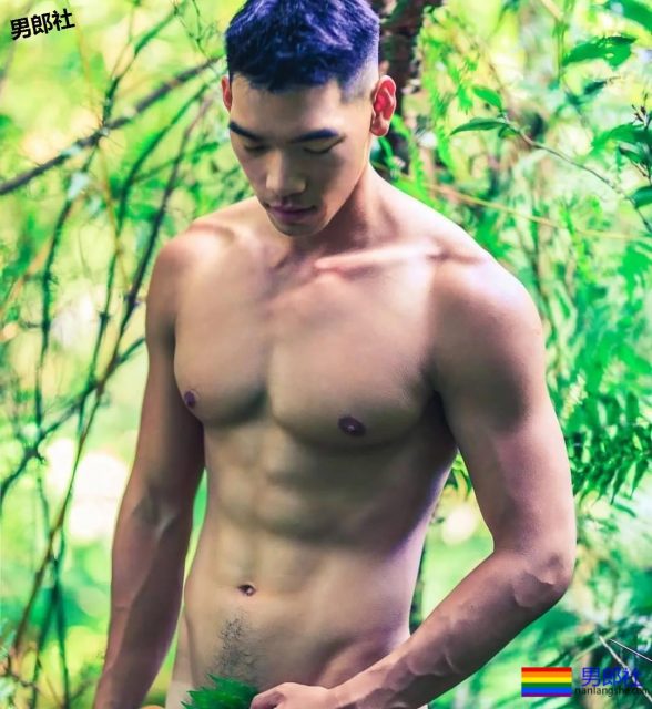 被带进山里拍写真后,他成了摄影师新宠,真人竟长这样 - 51虹马 被带进山里拍写真后,他成了摄影师新宠,真人竟长这样 - 51虹马