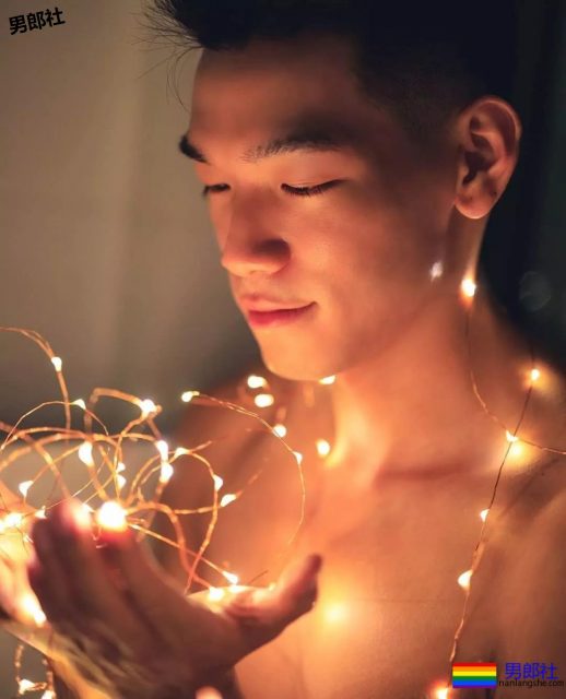 被带进山里拍写真后,他成了摄影师新宠,真人竟长这样 - 51虹马 被带进山里拍写真后,他成了摄影师新宠,真人竟长这样 - 51虹马