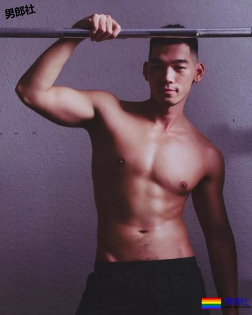 被带进山里拍写真后,他成了摄影师新宠,真人竟长这样 - 51虹马 被带进山里拍写真后,他成了摄影师新宠,真人竟长这样 - 51虹马