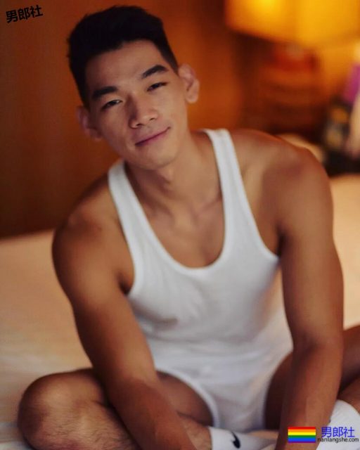 被带进山里拍写真后,他成了摄影师新宠,真人竟长这样 - 51虹马 被带进山里拍写真后,他成了摄影师新宠,真人竟长这样 - 51虹马