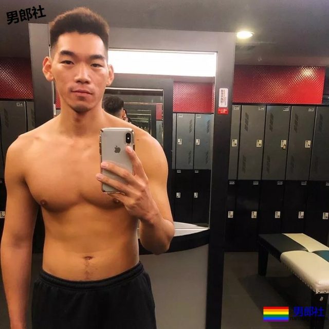 被带进山里拍写真后,他成了摄影师新宠,真人竟长这样 - 51虹马 被带进山里拍写真后,他成了摄影师新宠,真人竟长这样 - 51虹马