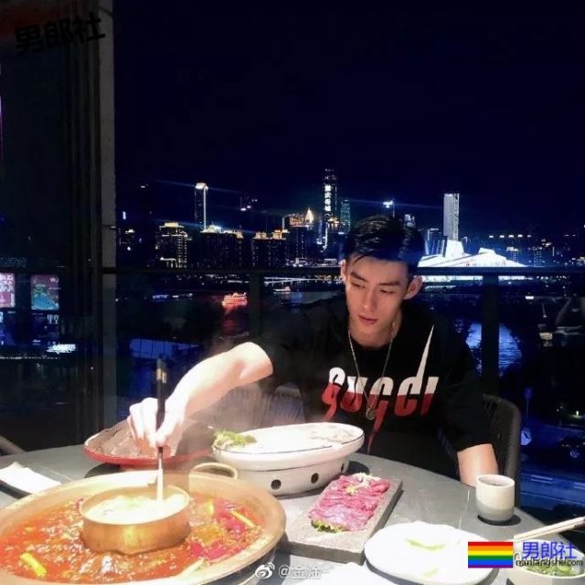 99年篮球长腿小哥也太可了吧！他会靠模特顺利出圈吗？ - 51虹马