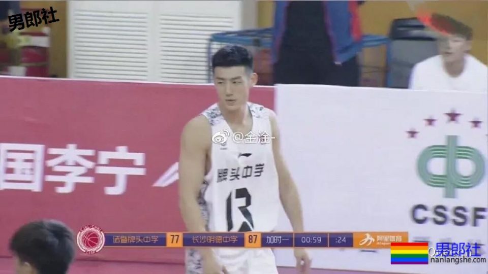 99年篮球长腿小哥也太可了吧！他会靠模特顺利出圈吗？ - 51虹马