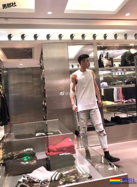 99年篮球长腿小哥也太可了吧！他会靠模特顺利出圈吗？ - 51虹马