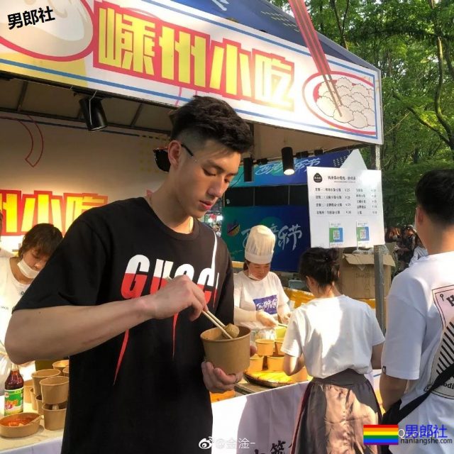 99年篮球长腿小哥也太可了吧！他会靠模特顺利出圈吗？ - 51虹马