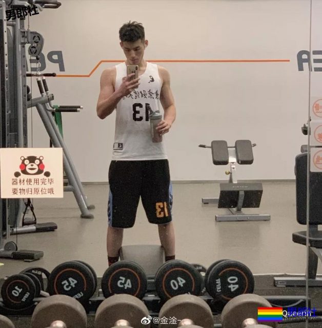 99年篮球长腿小哥也太可了吧！他会靠模特顺利出圈吗？ - 51虹马