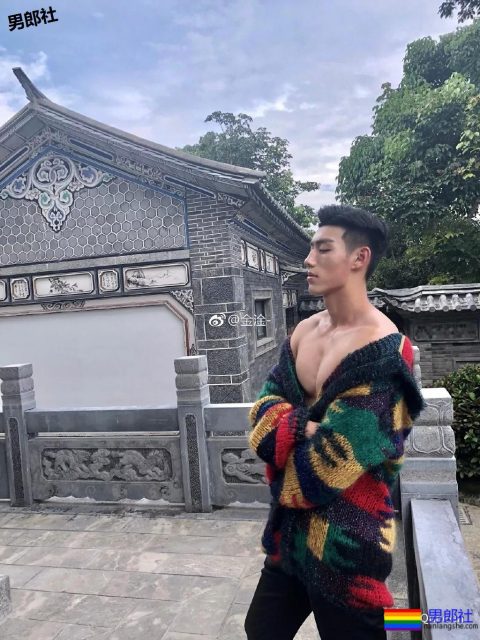 99年篮球长腿小哥也太可了吧！他会靠模特顺利出圈吗？ - 51虹马