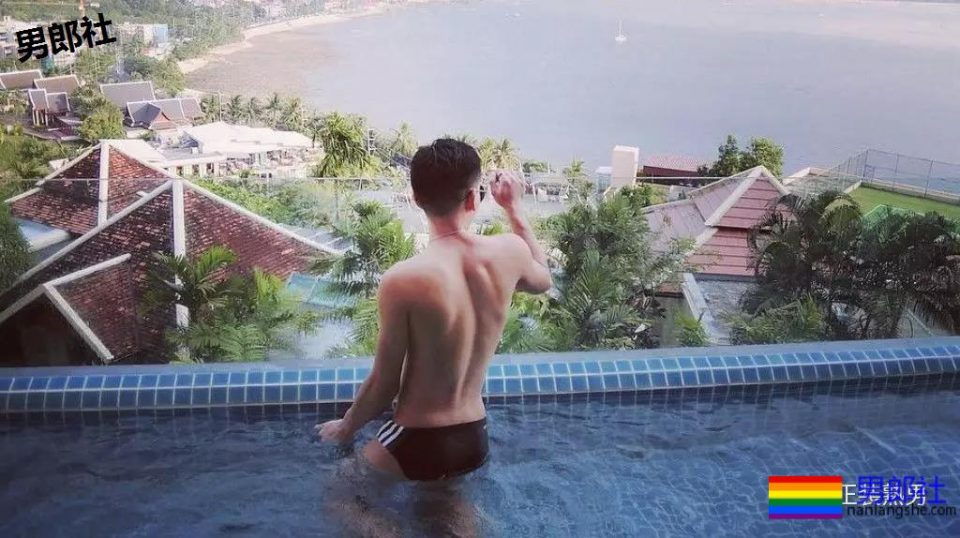 一张海边戏水湿身照就火爆内圈，你知道小哥的型号吗？ - 51虹马