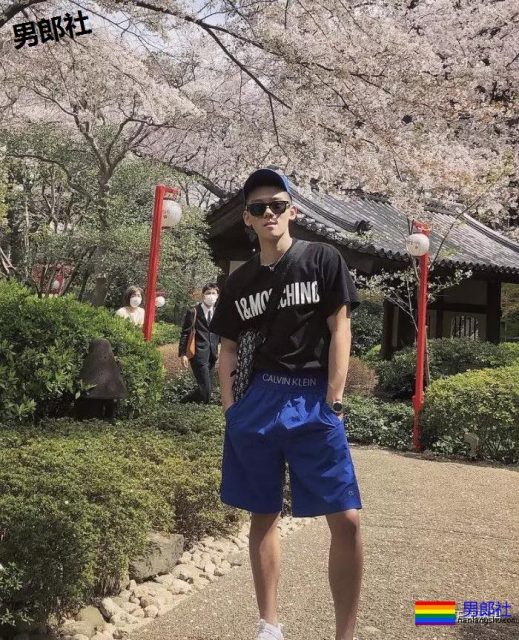 一张海边戏水湿身照就火爆内圈，你知道小哥的型号吗？ - 51虹马