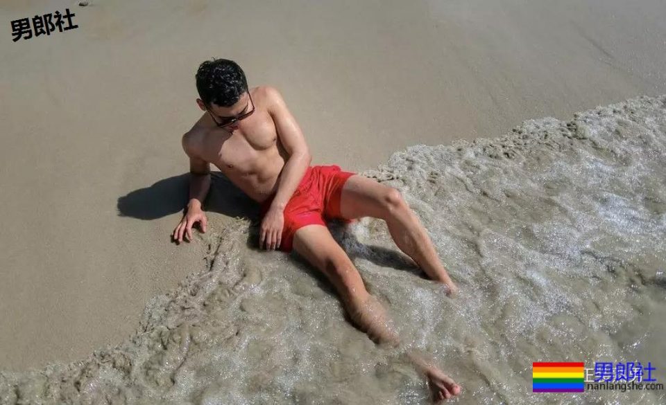 一张海边戏水湿身照就火爆内圈，你知道小哥的型号吗？ - 51虹马