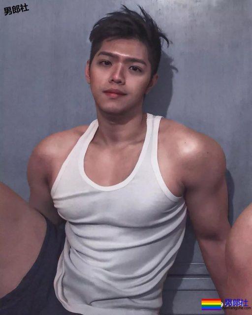 肌肉男侧乳装到底有多露？ - 51虹马