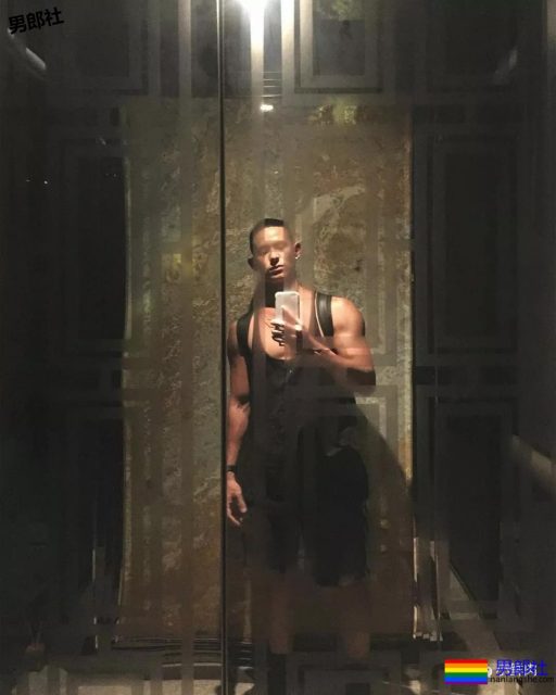 肌肉男侧乳装到底有多露？ - 51虹马