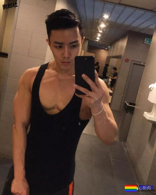 肌肉男侧乳装到底有多露？ - 51虹马