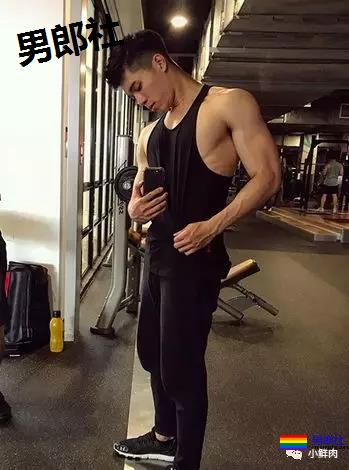 肌肉男侧乳装到底有多露？ - 51虹马