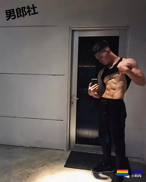 肌肉男侧乳装到底有多露？ - 51虹马