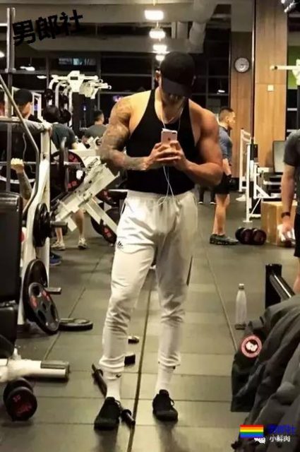 肌肉男侧乳装到底有多露？ - 51虹马