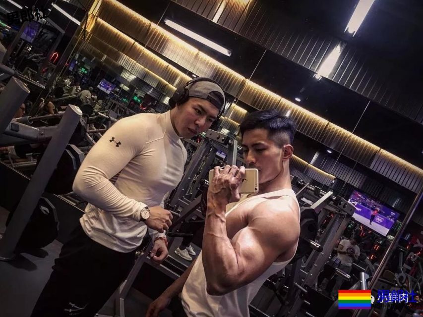 肌肉男侧乳装到底有多露？ - 51虹马