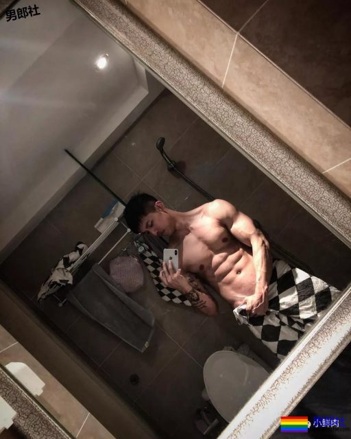 肌肉男侧乳装到底有多露？ - 51虹马