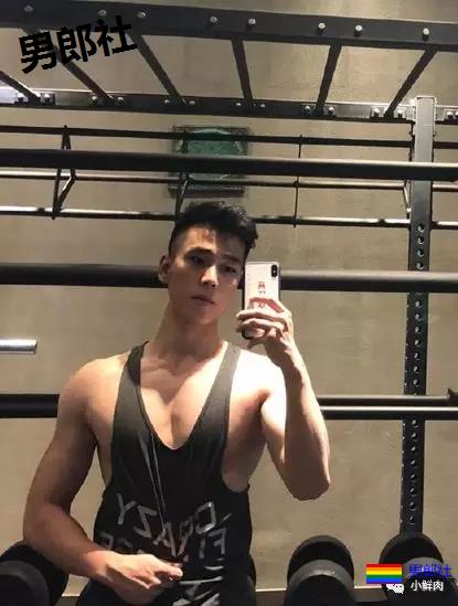肌肉男侧乳装到底有多露？ - 51虹马
