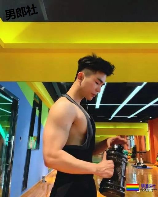 肌肉男侧乳装到底有多露？ - 51虹马