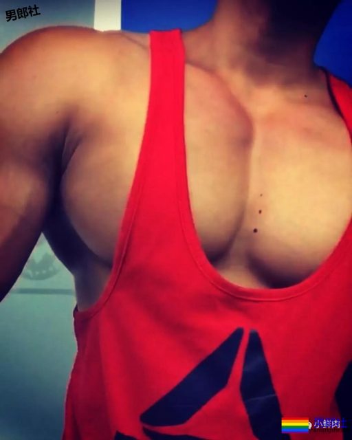 肌肉男侧乳装到底有多露？ - 51虹马