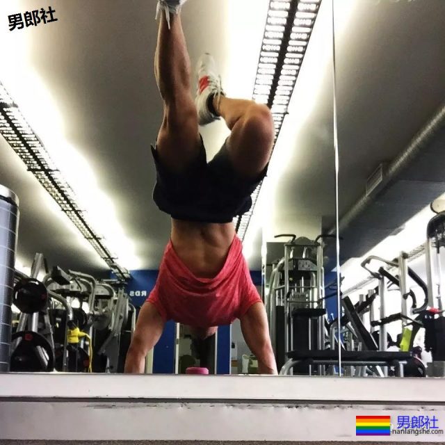 肌肉男侧乳装到底有多露？ - 51虹马