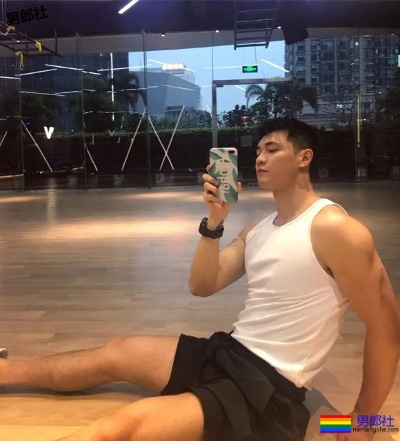 190+CM.长腿巨胸“大男孩”，实力身材A爆了！ - 51虹马