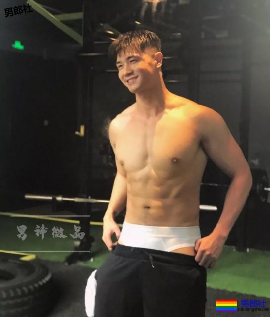 190+CM.长腿巨胸“大男孩”，实力身材A爆了！ - 51虹马