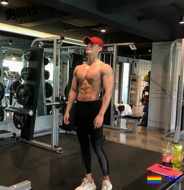 韩国男模照片与真实身材对比，这画风.... - 51虹马