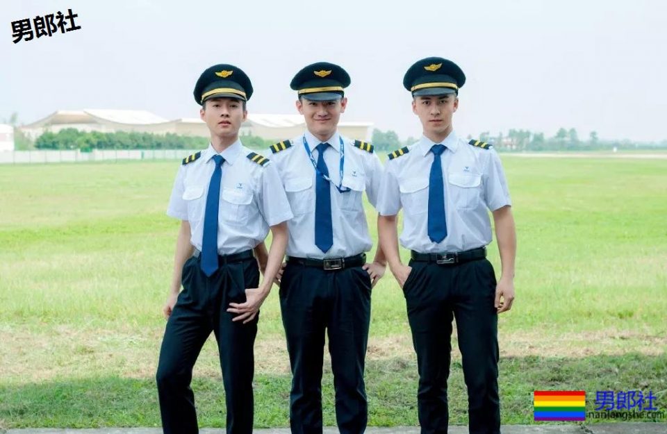 97年的寸头飞行员，脱掉制服胸毛Man爆了！ - 51虹马