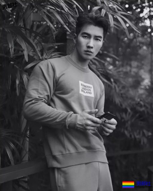 大鼻子韩国名媛只穿平角裤搂樊野入怀？ - 51虹马