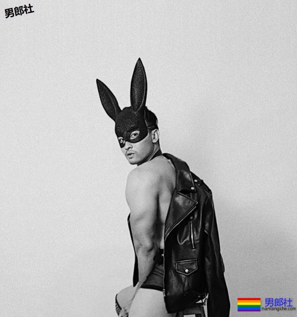 筋肉小狼狗空少竟玩捆绑KOSPLAY？好诗好SHI。节操呢？！ - 51虹马