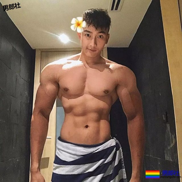 筋肉小狼狗空少竟玩捆绑KOSPLAY？好诗好SHI。节操呢？！ - 51虹马