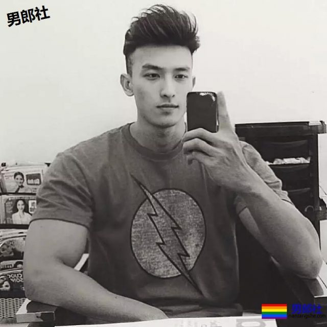 筋肉小狼狗空少竟玩捆绑KOSPLAY？好诗好SHI。节操呢？！ - 51虹马