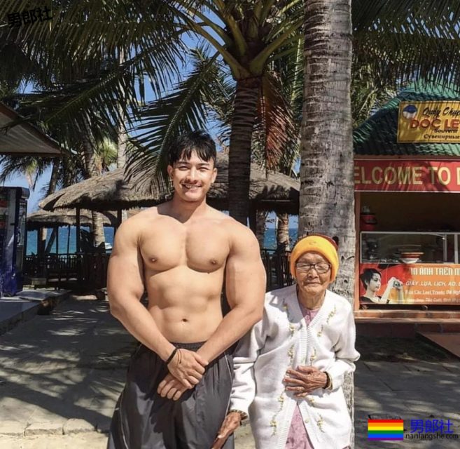 筋肉小狼狗空少竟玩捆绑KOSPLAY？好诗好SHI。节操呢？！ - 51虹马