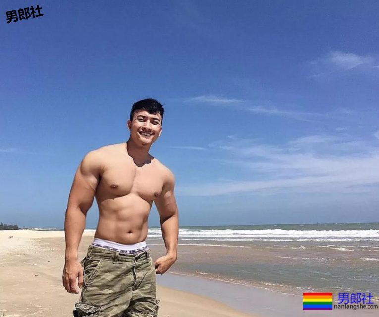 筋肉小狼狗空少竟玩捆绑KOSPLAY？好诗好SHI。节操呢？！ - 51虹马