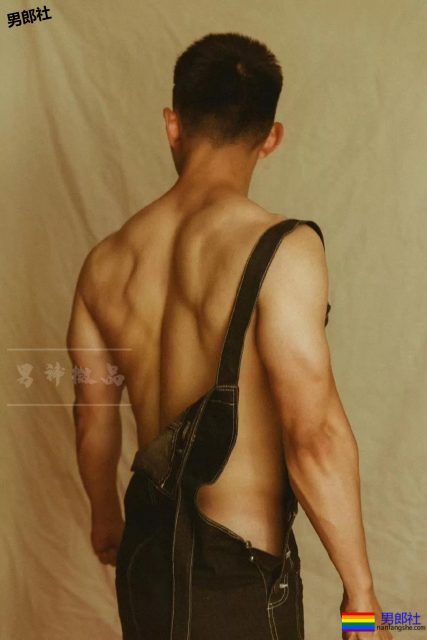 寸头胡碴大胸肌筋肉小哥,胸毝旺盛也太撩人了吧 - 51虹马 寸头胡碴大胸肌筋肉小哥,胸毝旺盛也太撩人了吧 - 51虹马